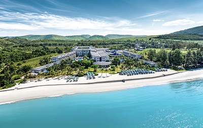Le Méridien Khao Lak Resort & Spa sits on the stunning white sands of Bangsak Beach, north of Phuket International Airport.