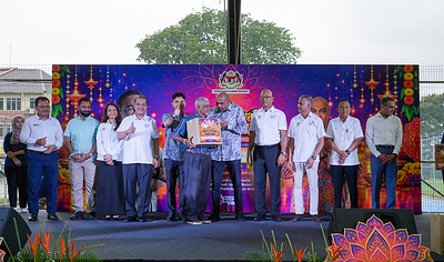 (From left) Datuk Haji Ayop bin Salleh, Executive Director of NIOSH; Datuk Mohamed Shamir bin Abdul Aziz, Chief Executive Officer of HRD Corp; Puan Biruntha Mooruthi, Group Chief Executive Officer of TalentCorp; Dr. Haji Mohd Shaharin bin Umar, Deputy Secretary-General (Policy and International) of the Ministry of Human Resources (KESUMA); YB Datuk Khairul Firdaus Akbar Khan, Deputy Minister of Human Resources; YB Dato’ Sri Ramanan Ramakrishnan, Minister of Human Resources; Datuk Haji Azman bin Mohd Yusof, Secretary-General of the Ministry of Human Resources (KESUMA); Tuan Raveendran Nair a/l K. Kesavan Nair, Director-General of MITRA; Tuan Haji Abdul Rahim bin Ahmad Kasdi, Political Secretary to the Chief Minister (Menteri Besar) of Selangor; and Dato’ Sri Dr. Mohammed Azman bin Aziz Mohammed, Group Chief Executive Officer of SOCSO (PERKESO).