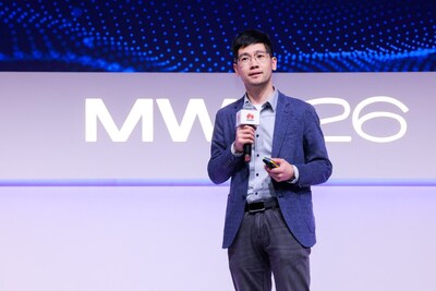 Xie Liming, the President of the Flash Storage Domain of the Huawei Data Storage Product Line, launches the AI Data Platform (PRNewsfoto/Huawei)