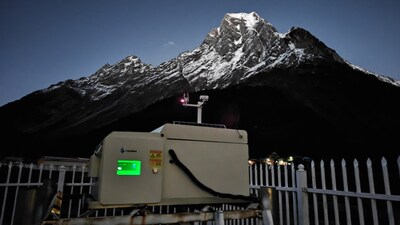 雪山のふもとのDMFC