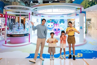 たまごっちテーマ展示エリアは「たまごっちパラダイス」をモチーフに、等身大キャラクター立像やインタラクティブ展示を通じて、遊び心あふれる空間を演出