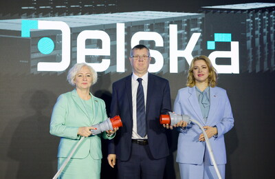 Delska launches new 10 MW data center in Latvia. CEO Andris Gailitis together with Speaker of the Parliament Daiga Mierina and Prime Minister Evika Silina in official launch ceremony.