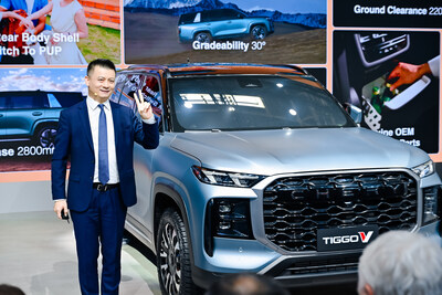 Jeff ZHANG, CEO of CHERY Brand Unveils the Tiggo V (PRNewsfoto/Chery Automobile Co., Ltd.)