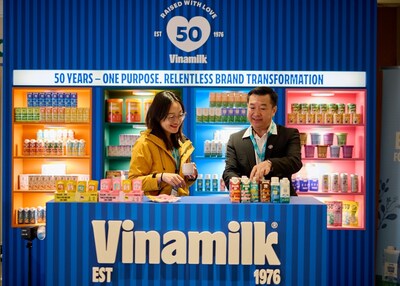 GDC 2026の同社ブースでVinamilkの最新の栄養イノベーションを視察する来場者