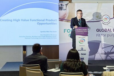 Dr. Szeto delivers a keynote speech at the 2026 Global Dairy Congress (PRNewsfoto/Yili Group)