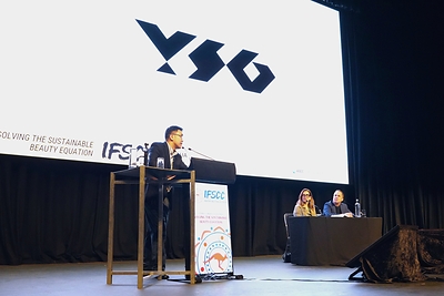 Deng Yi, R&D Director of Yatsen Group, presenting research findings at the 36th IFSCC Congress