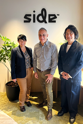 写真キャプション(左から):Side成都の正式設立を発表するDeborah Kirkham(Side CEO)、Andrea Cordella(Side グローバルアートヘッド/成都スタジオヘッド)、橘 鉄平(ポールトゥウィンホールディングス代表取締役社長/Side会長) 写真キャプション(左から):Side成都の正式設立を発表するDeborah Kirkham(Side CEO)、Andrea Cordella(Side グローバルアートヘッド/成都スタジオヘッド)、橘 鉄平(ポールトゥウィンホールディングス代表取締役社長/Side会長)
