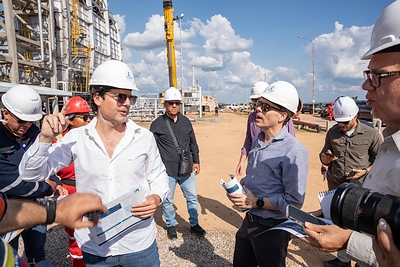 NABEP CEO Alejandro Betancourt gives Chargé d’Affaires John M. Barrett a tour of operations control center Zuata 2.