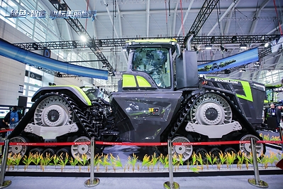 Zoomlion Unveils 1,600-Horsepower 9DX Hybrid Tractor for Large-Scale Farming Zoomlion Unveils 1,600-Horsepower 9DX Hybrid Tractor for Large-Scale Farming