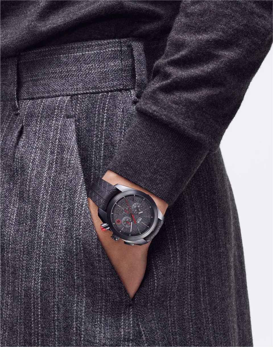 /사진=강렬한 레드 포인트가 돋보이는 디올 Chiffre Rouge 타임피스 (ⓒDIOR)