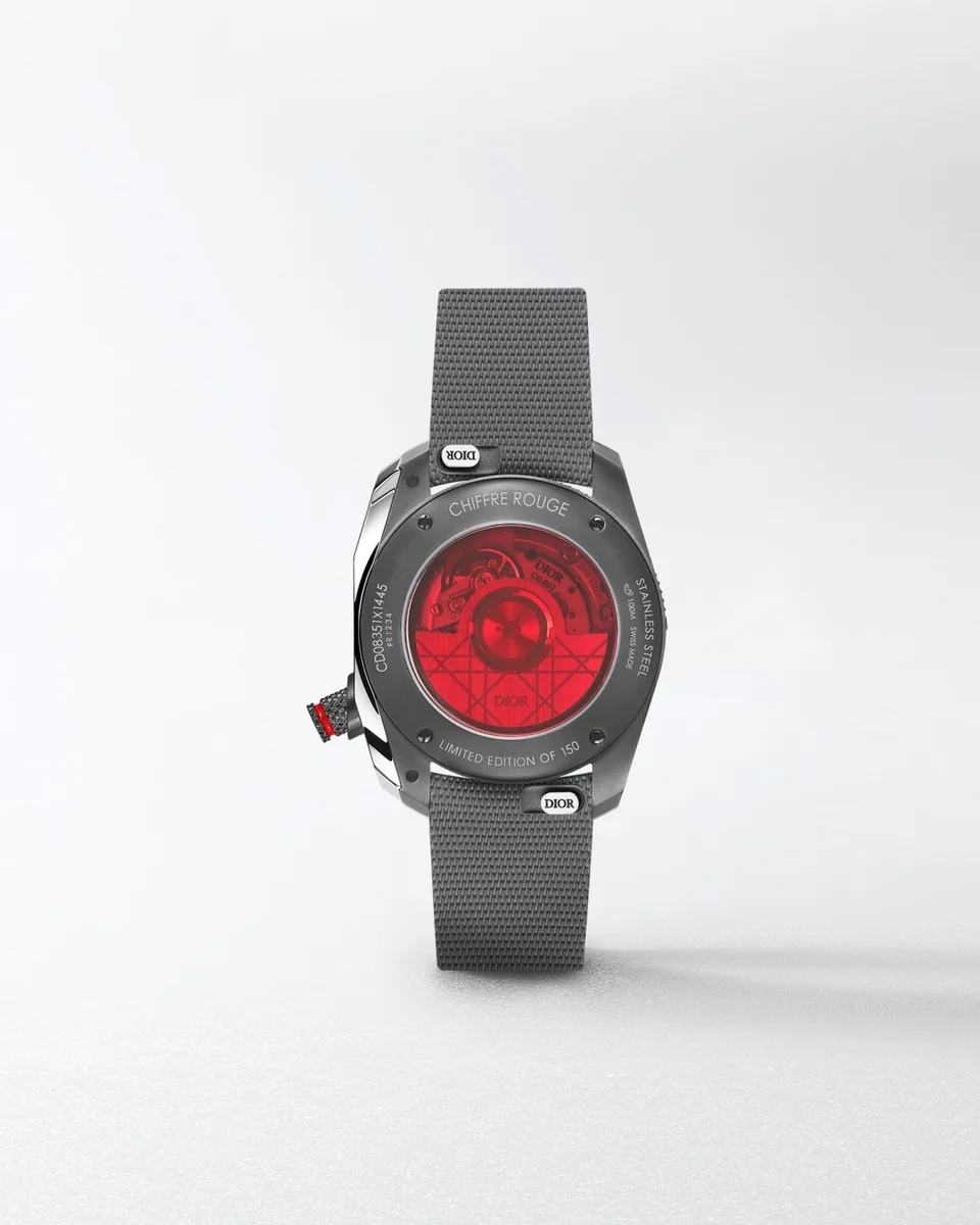 /사진=강렬한 레드 포인트가 돋보이는 디올 Chiffre Rouge 타임피스 (ⓒDIOR)