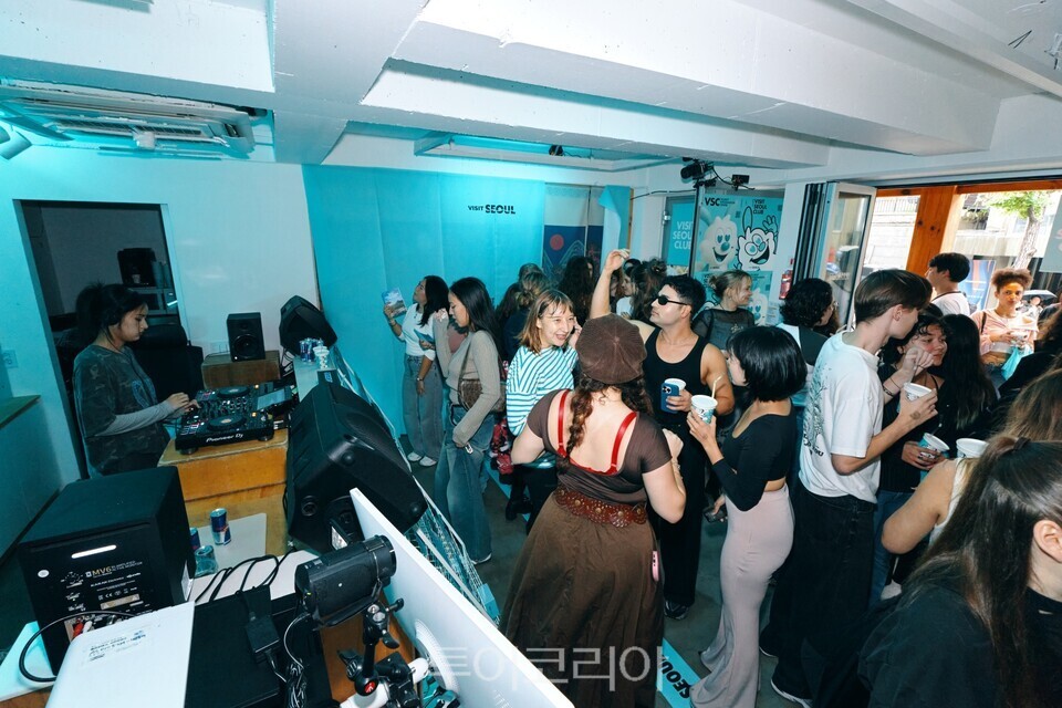 비짓서울클럽 서울등산관광센터 북악산 행사를 즐기는 시민, 관광객/사진=서울관광재단