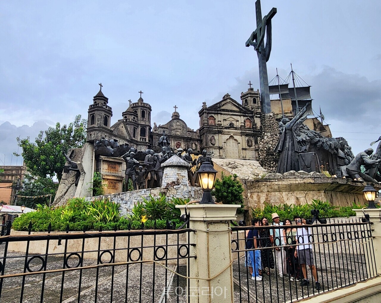 리안 지구에 있는 '세부 헤리티지 모먼트(Cebu Heritage Monument)' 조형물/ 사진-투어코리아