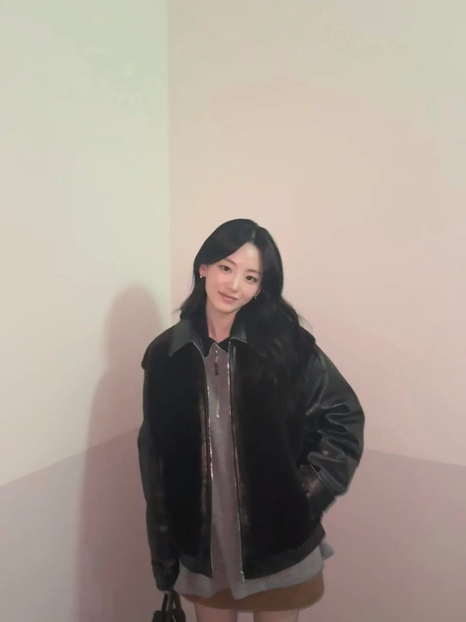                 오버사이즈 아우터 | 추위도 스타일도 포기 못 하는 이들을 위한 든든한 윈터 유니폼 /사진=조이현 인스타그램            