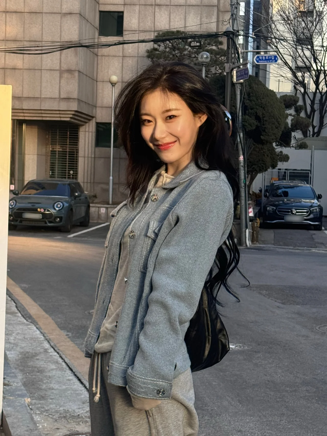 윈터 이지 룩 | 조거 팬츠와 레이어드 톱으로 연출한 편안하면서도 스타일리시한 외출복 /사진=있지 채령 인스타그램