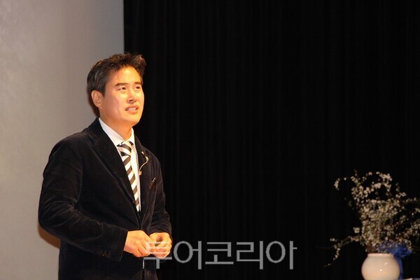 31일 오후 김포아트홀에서 오강현 김포시의원이 저서 '시민은 가까이, 김포는 더크게' 출간을 기념하는 북 콘서트를 개최하고 있다. 2026.01.31. / 투어코리아 이창호 기자