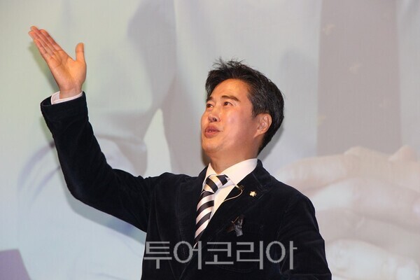 31일 오후 김포아트홀에서 오강현 김포시의원이 저서 '시민은 가까이, 김포는 더크게' 출간을 기념하는 북 콘서트를 개최하고 있다. 2026.01.31. / 투어코리아 이창호 기자