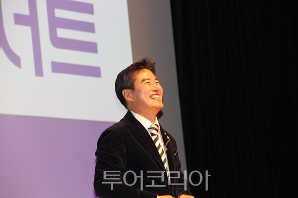 31일 오후 김포아트홀에서 오강현 김포시의원이 저서 '시민은 가까이, 김포는 더크게' 출간을 기념하는 북 콘서트를 개최하고 있다. 2026.01.31. / 투어코리아 이창호 기자