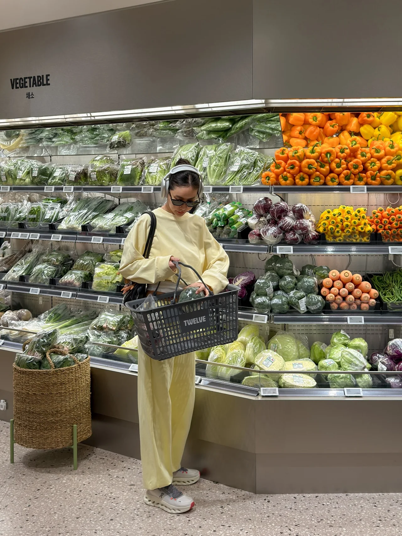 
                톤온톤 스타일링 | 디저트 섹션에서도 빛을 발하는 부드러운 파스텔 톤의 세련미 /사진=김준희 인스타그램
            