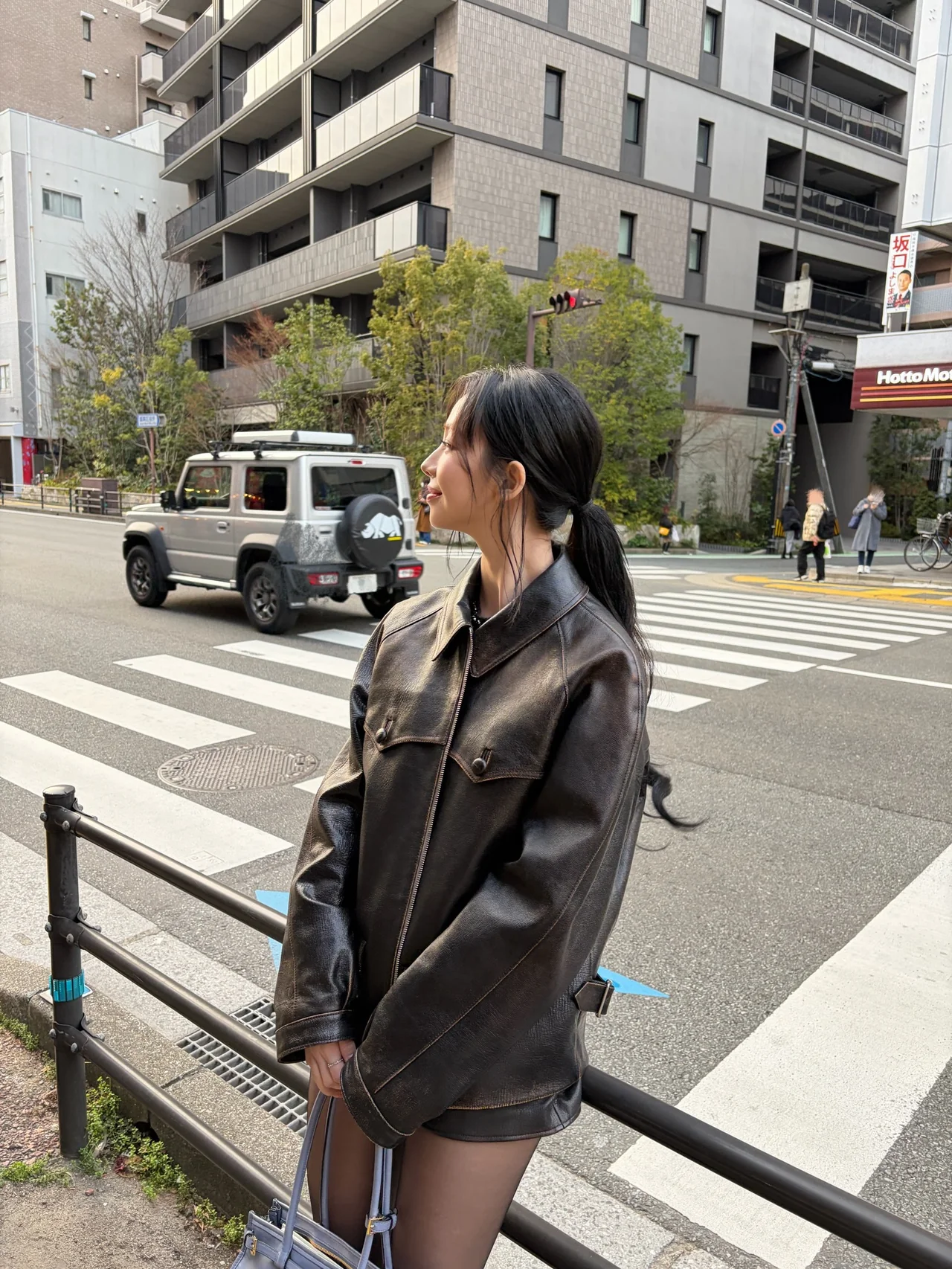 레더 재킷 | 거친 질감과 오버사이즈 핏으로 완성한 압도적인 아우라 /사진=카리나 인스타그램