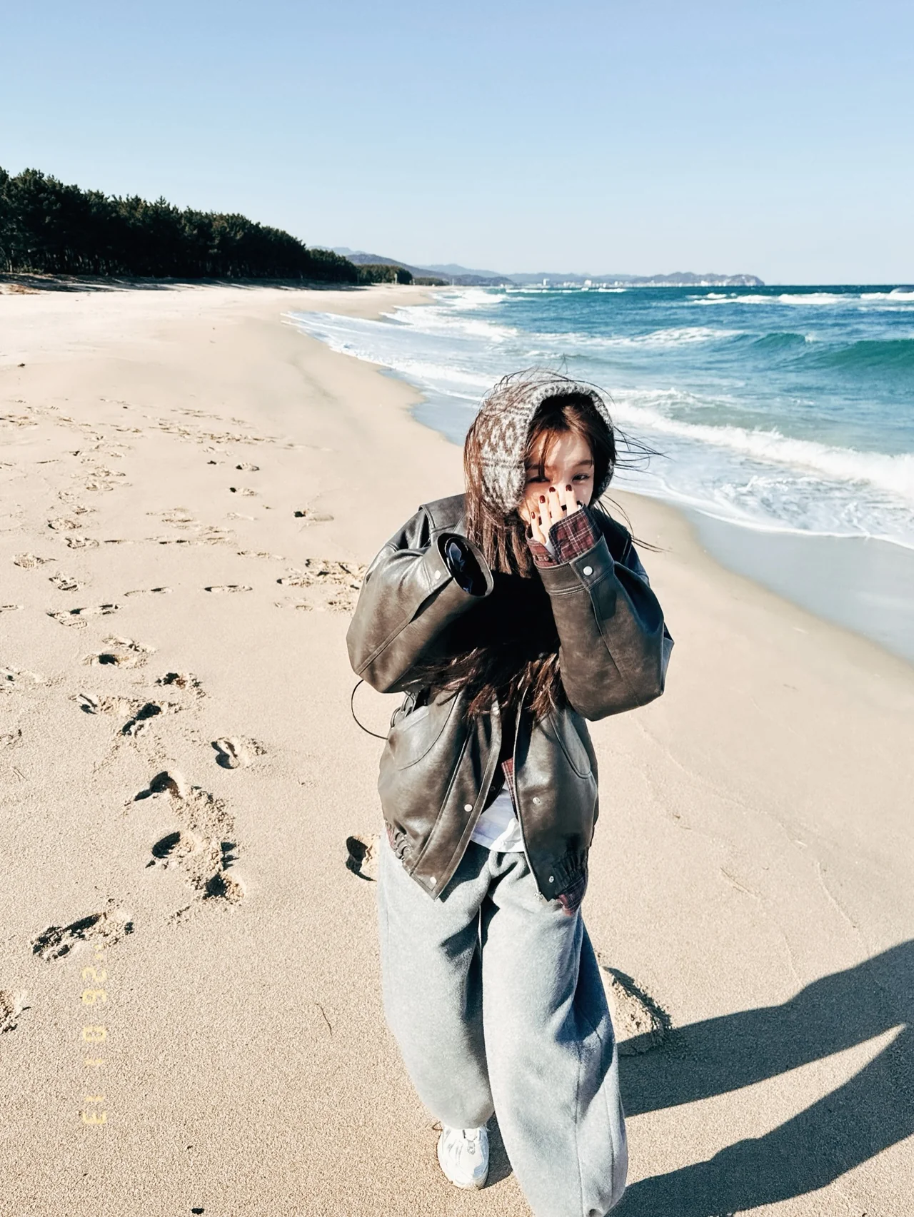 
                니트 바라클라바 | 강풍 속에서도 스타일을 사수하는 윈터 액세서리의 정석 /사진=윤은혜 인스타그램
            