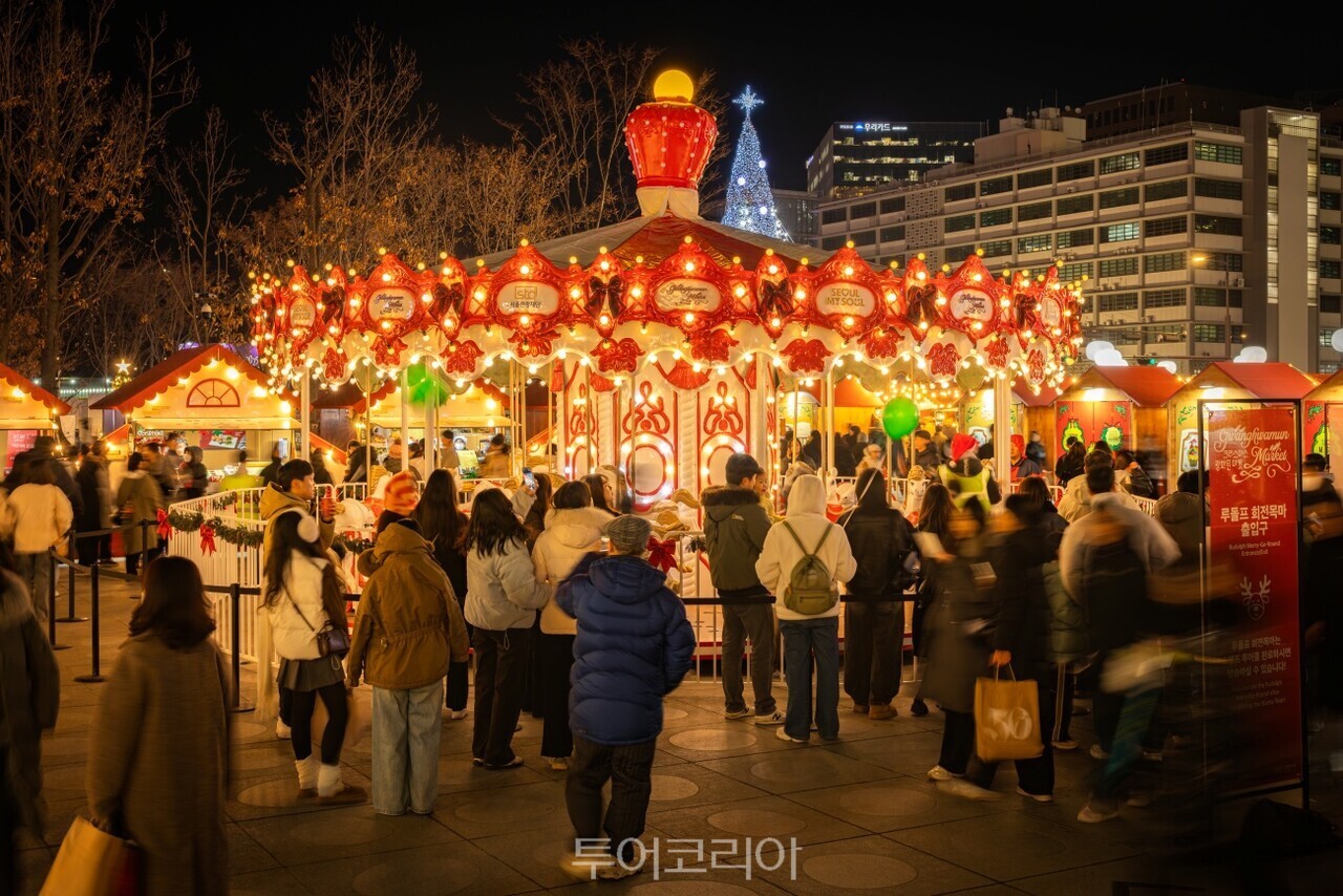 광화문 마켓의 인기 콘텐츠 _루돌프 회전목마/사진-서울관광재단