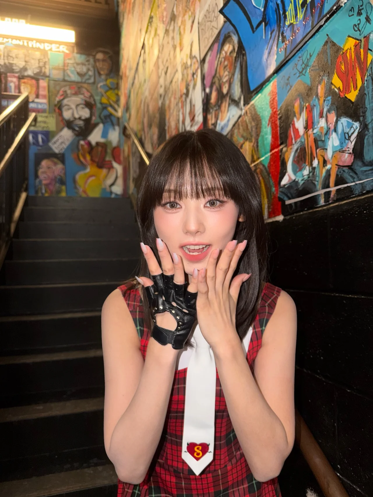 오프숄더 & 리본 | 스포티한 무드와 청순함을 오가는 감각적인 믹스매치의 정석 /사진=진현주 인스타그램