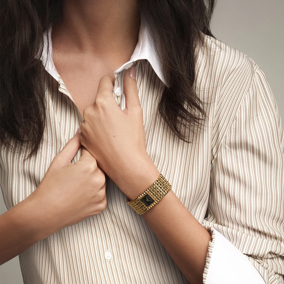 
                /사진=프레드릭 콘스탄트, '클래식 망셰트 골드 오닉스' 출시
            