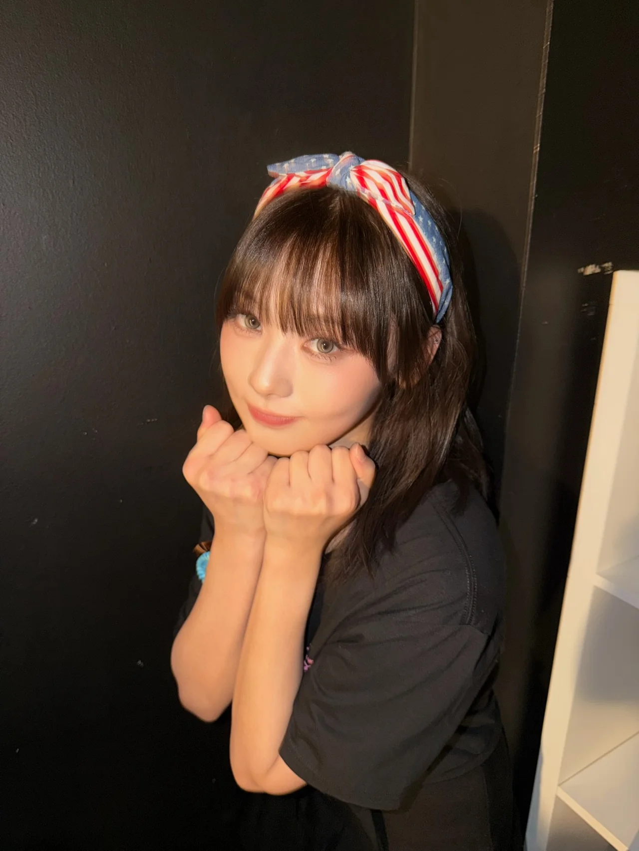 타탄체크 & 스터드 | 단정한 셔츠에 펑키한 체크를 얹어 완성한 반전의 프레피 룩 /사진=진현주 인스타그램