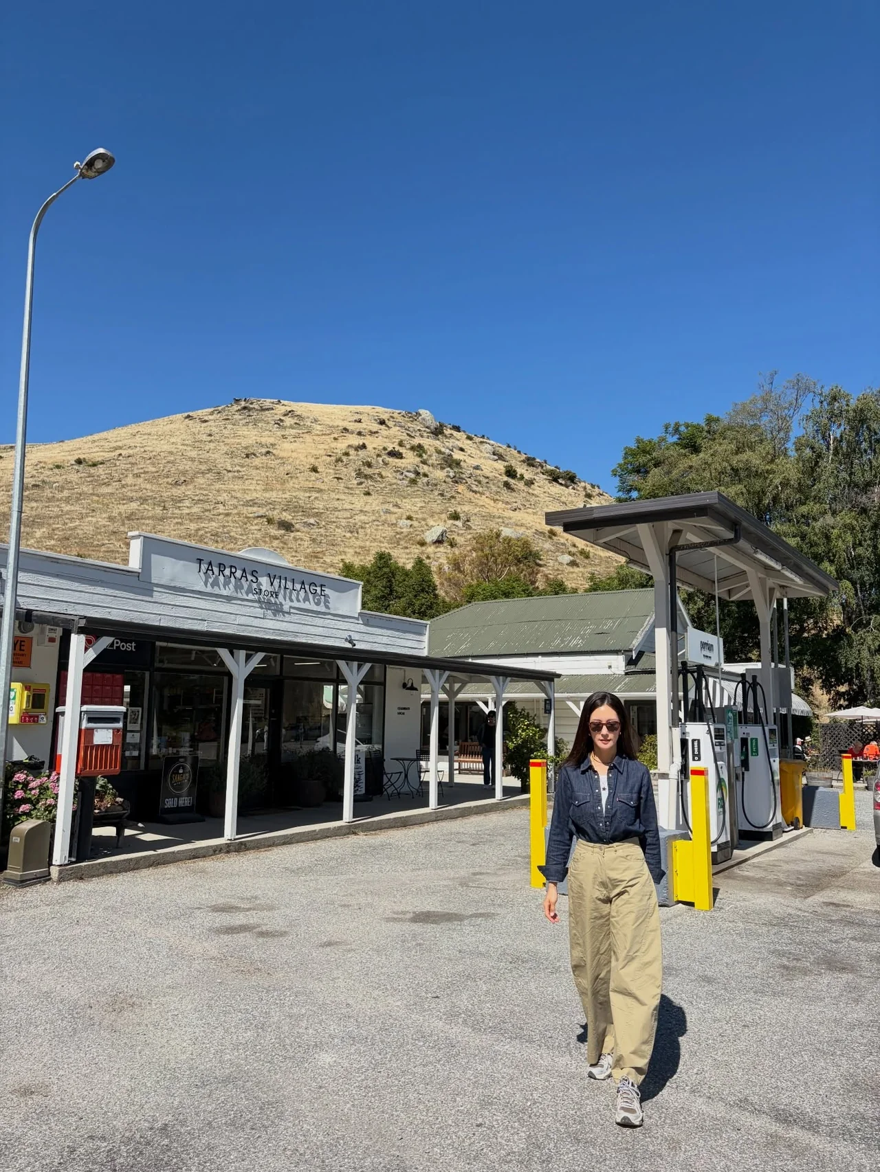 내추럴 레이어링 | 협곡의 절경 앞에서도 편안함을 잃지 않는 와이드 팬츠 스타일링 /사진=왕빛나 인스타그램