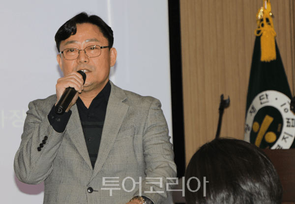 천성주 검단구 기본사회위원회 위원장이 6일 오후 인정재단 1층 강당에서 열린 검단기본사회위원회 출범을 기념하는 강연회에서 개회사를 하고 있다. 2026.02.07. / 투어코리아 이창호 기자