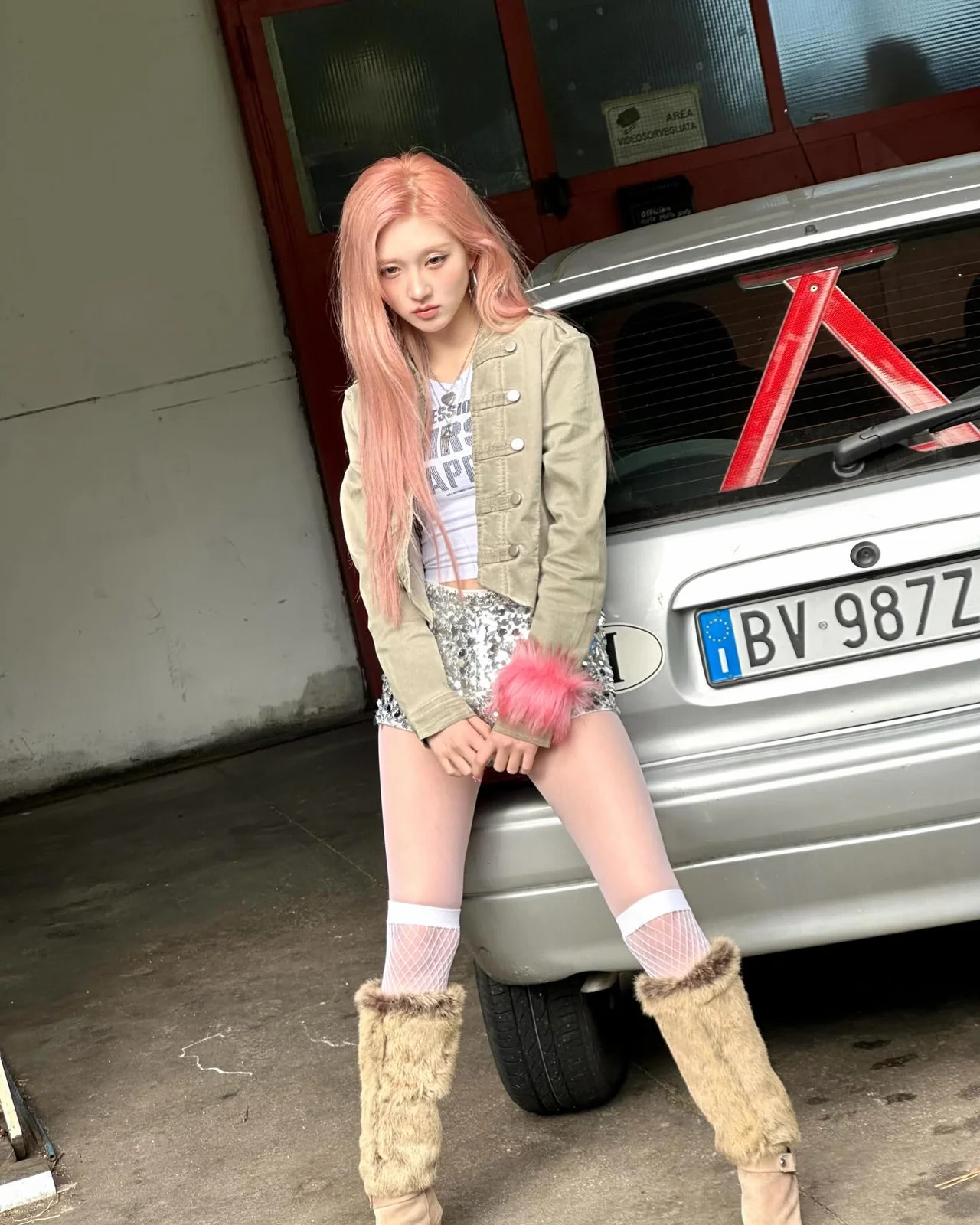 뱅뱅 무드 | 강렬한 네일과 눈빛으로 완성한 힙스터 감성 /사진=아이브 가을 인스타그램