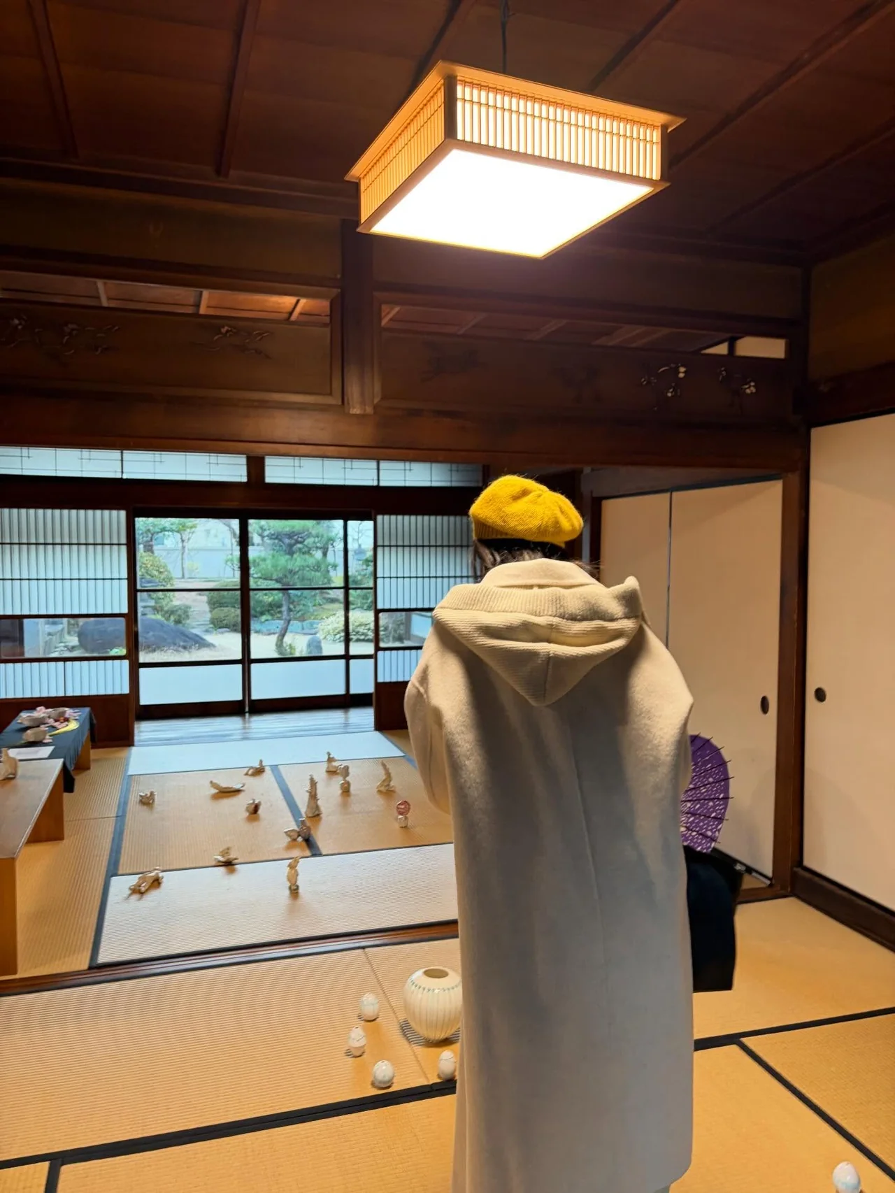 베레모, 아이보리 코트 | 고즈넉한 분위기에 녹아든 포근한 윈터 룩 /사진=있지 리아 인스타그램