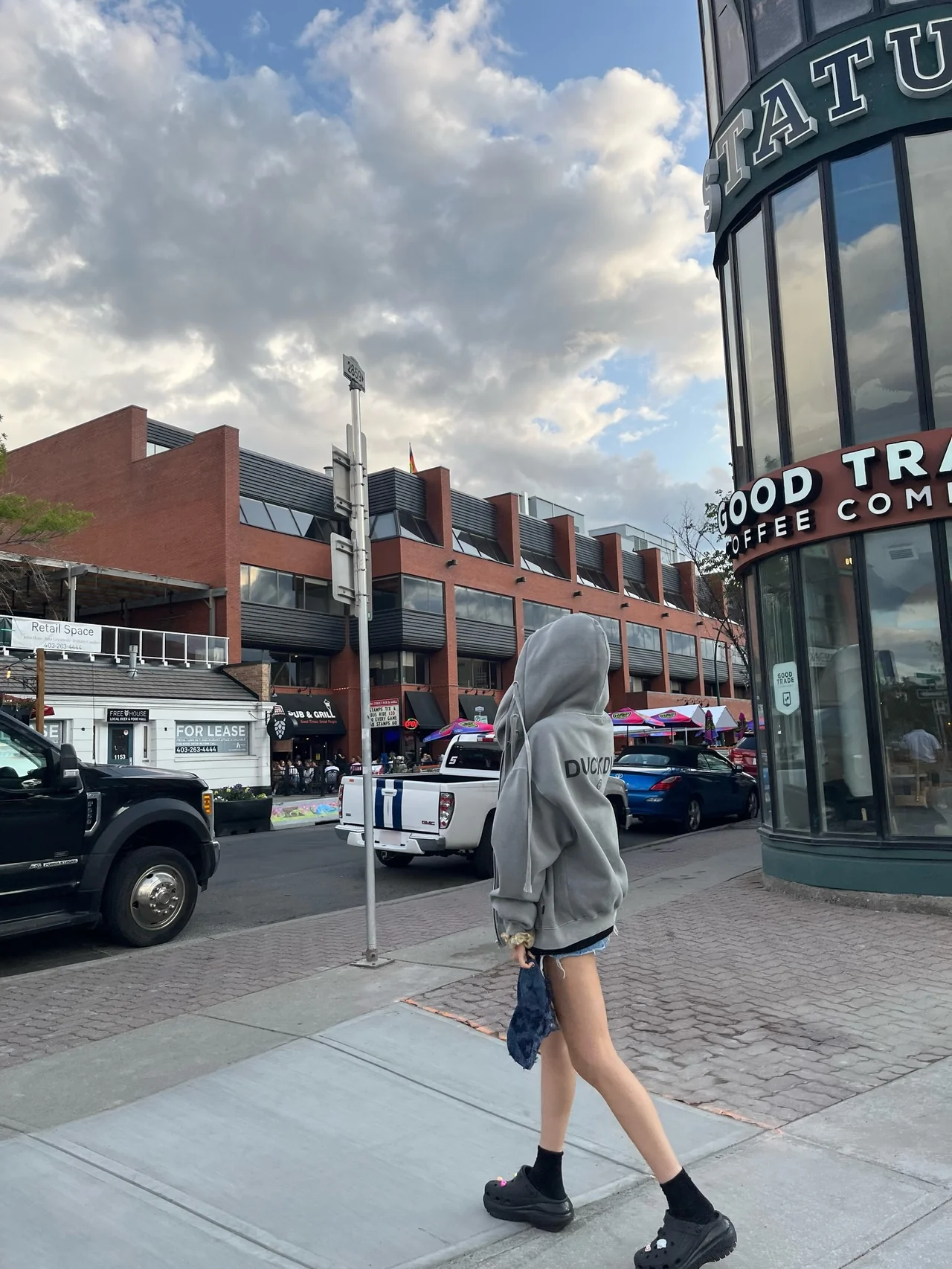 내추럴 스트릿 룩 | 캐나다 거리를 런웨이로 만드는 서이의 무심한 발걸음 /사진=하이키 인스타그램