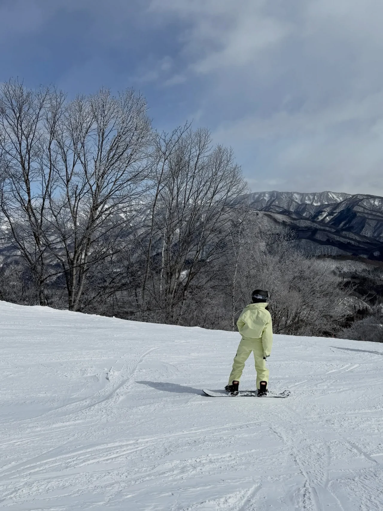 니트로 보드 & 고어텍스 | 장비까지 완벽하게 맞춘 '본 투 비' 보더의 카리스마 /사진=리사 인스타그램