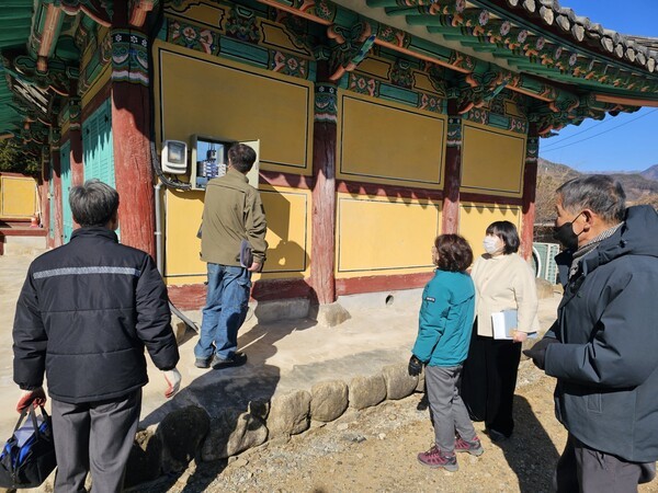 국가유산인 풍기향교 안전점검 모습./사진-영주시
