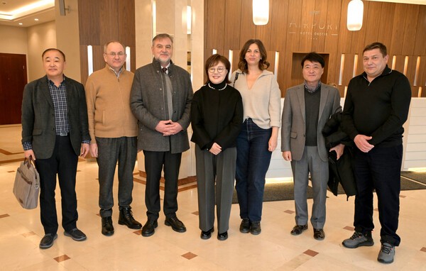 양금희 경북도 경제부지사 일행이  폴란드 오닉스 회사 관계자들과 미팅을 갖고 기념촬영을 하고 있다./사진-경북도