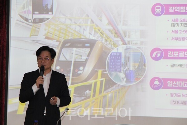 김포시는 11일 오전 김포시청 대회의실에서 개최한 ‘2026 출입기자 신년간담회’에서 김병수 시장이 김포시 시정 방향을 밝히고 역점 사업에 대해 설명하고 있다. 2026.02.11. / 투어코리아 이창호 기자