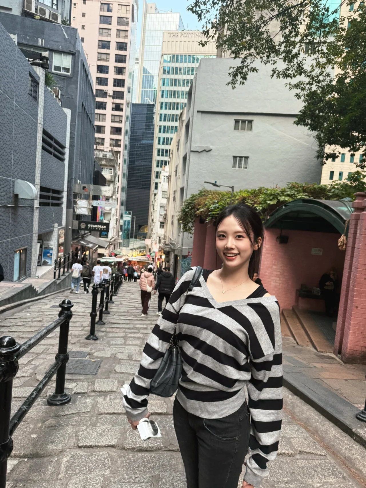 시티 나이트 룩 | 홍콩의 밤거리보다 더 화려하게 빛나는 완성형 미모 /사진=이재시 인스타그램