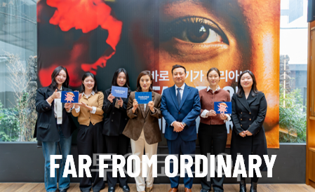 마리아나관광청 관계자들인 새 브랜드 캠페인 “Far From Ordinary(일상 너머의 경험, 바로 여기가 마리아나)” 발표 후 기념사진을 찍었다. 