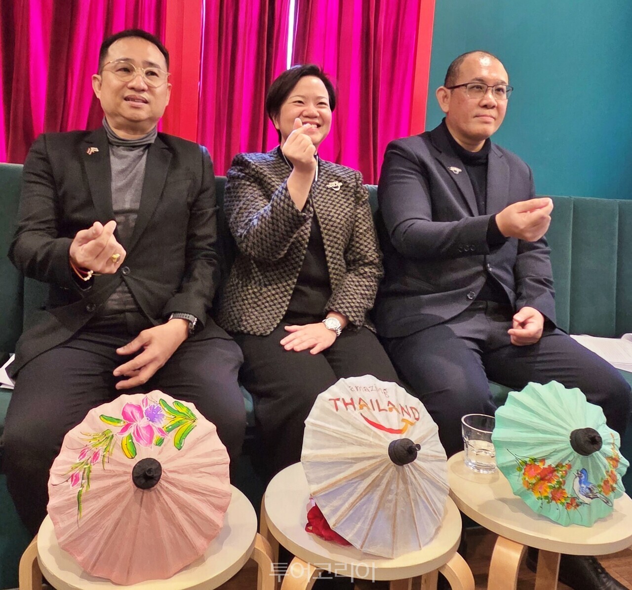 (좌측부터)태국관광청,  파타나퐁 퐁텅짜른 전임 소장, 씨리겟아농 뜨라이라따나송폰 동아시아 지국장, 와치라차이 시리쌈판 신임 서울사무소 소장