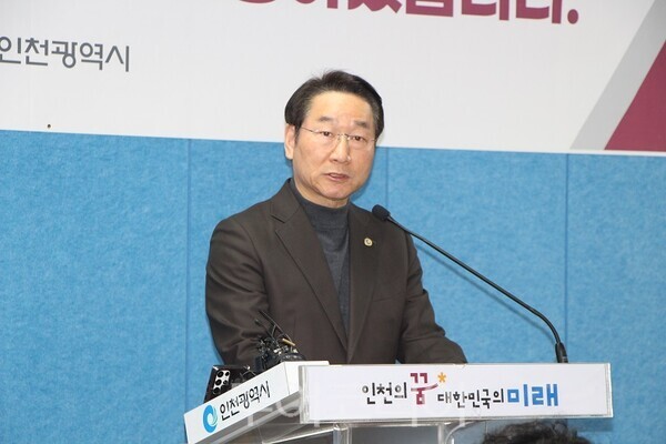 유정복 인천광역시장이 13일 오전 인천시청 브리핑룸에서 기자회견을 열고 "제2차 도시철도망구축계획 승인 · 고시"에 대해 브리핑을 하고 있다. 2026.02.13. / 투어코리아 이창호 기자