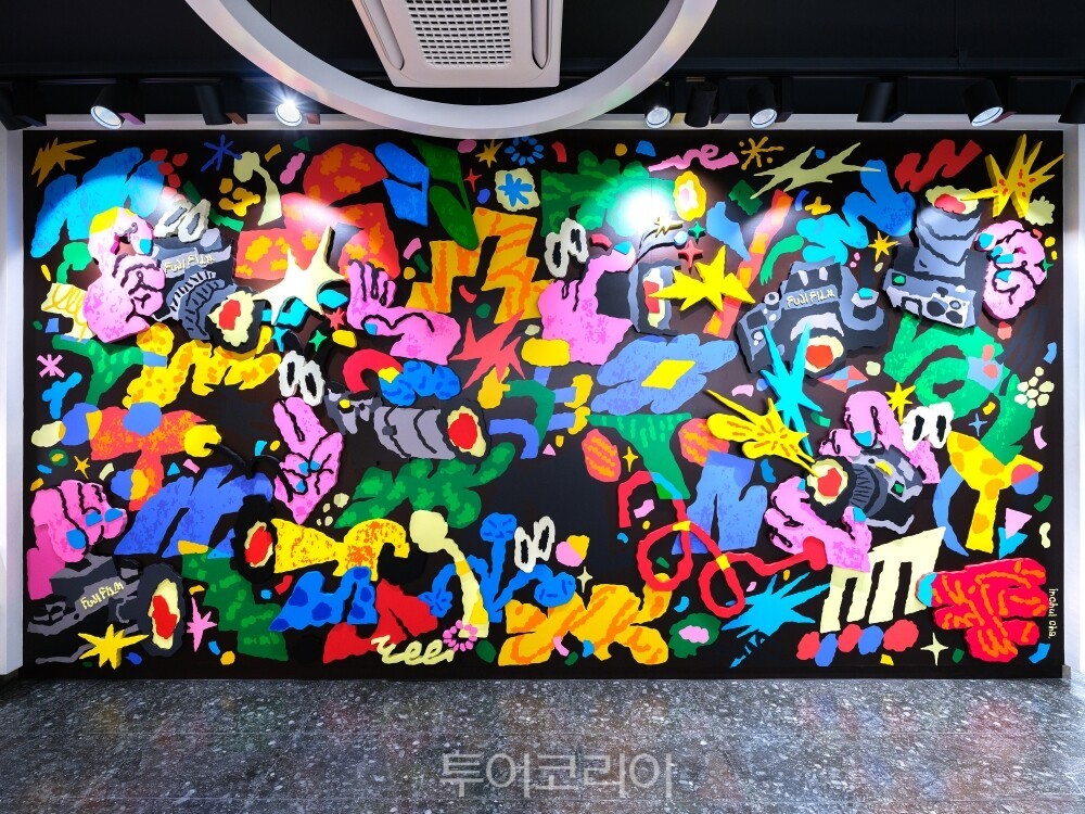 후지필름 코리아는 차인철 작가와 함께 아트월 프로젝트 ‘후지필름 프레임’을 전개한다./사진-후지필름 코리아