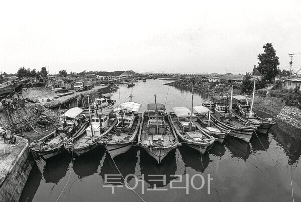 시회방조제 공사 직전 사리포구 전경/투어코리아뉴스 정명달 기자