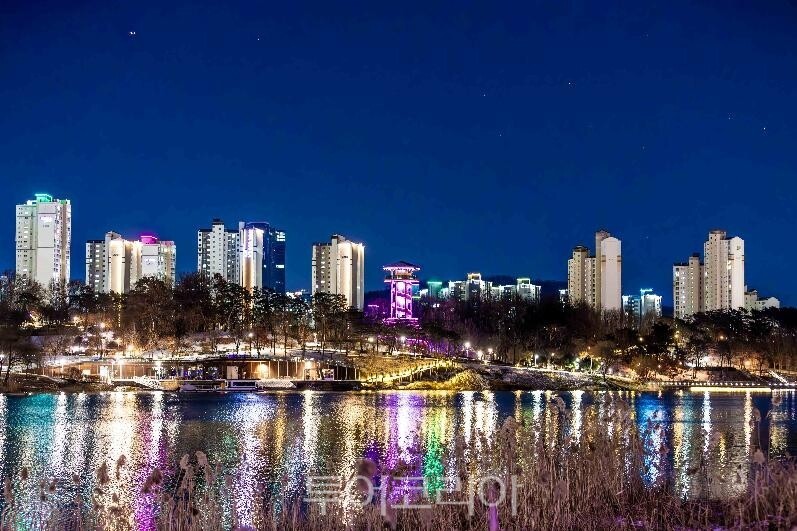   광교호수공원 야경  /사진－수원시