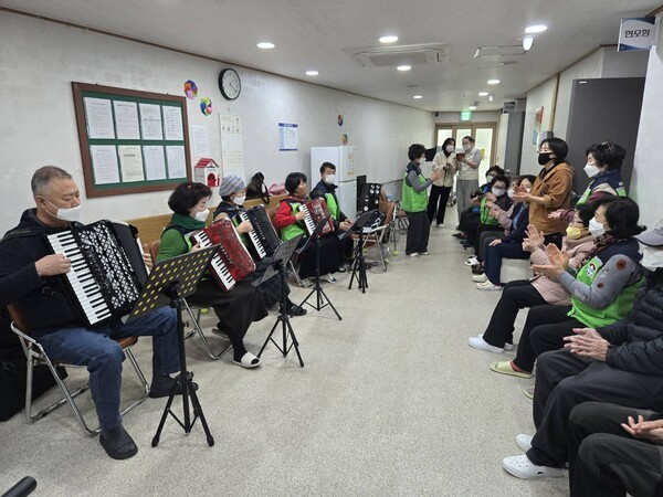 풍경소리봉사단 활동 모습(사진제공=울릉군청)