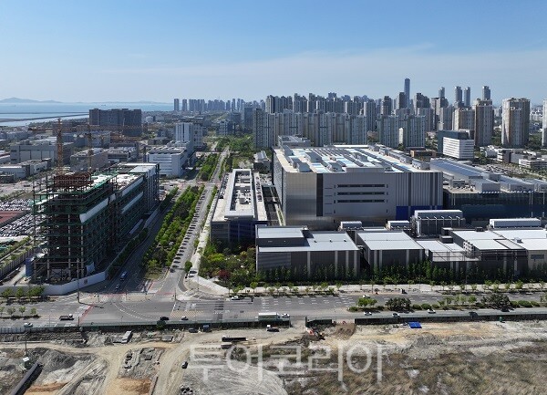 삼성바이오로직스(우)와 싸토리우스(좌) 사진=인천광역시