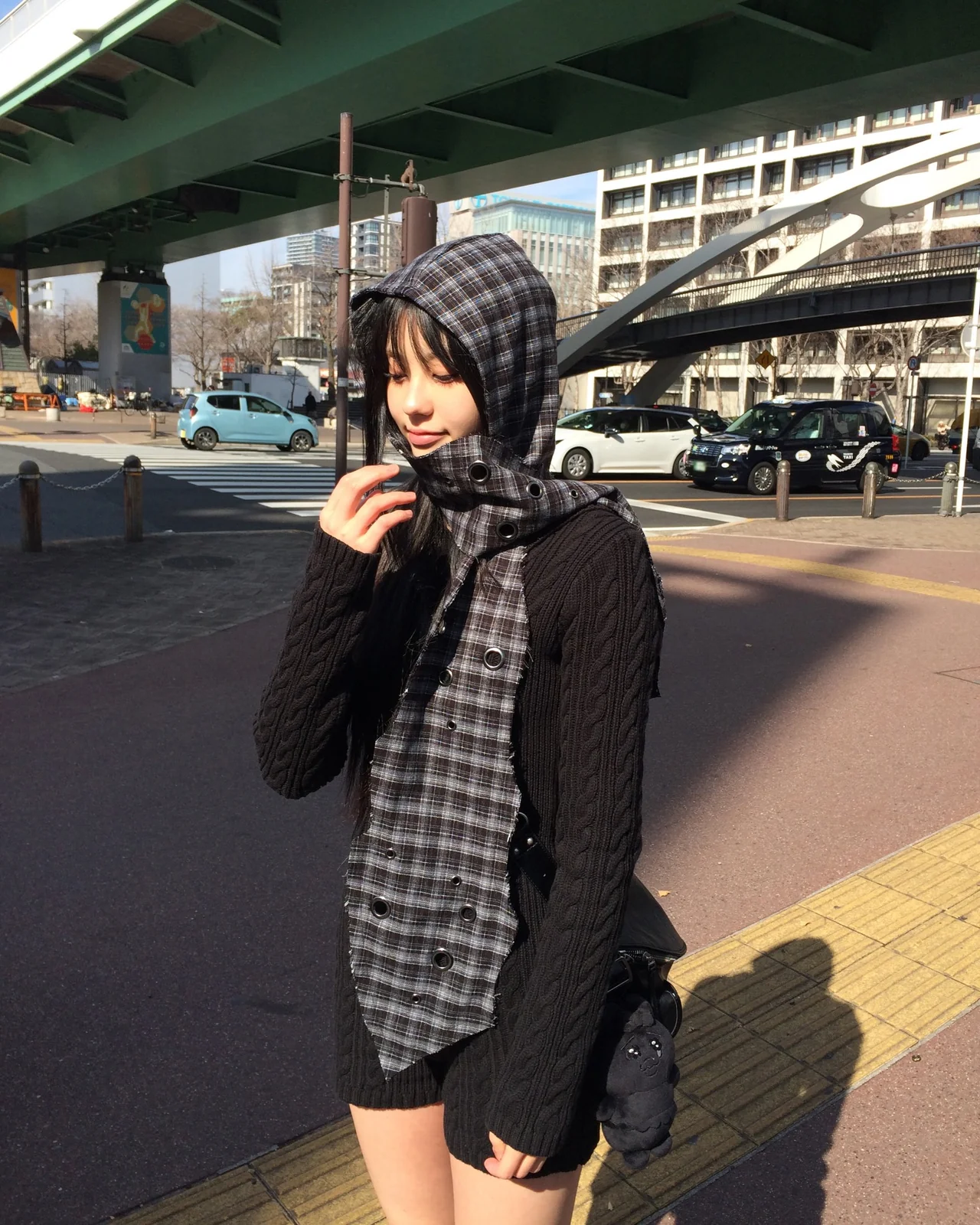 플랫폼 어그 부츠 코디 | 우월한 비율로 소화한 완벽한 스트릿 윈터 룩 /사진=이즈나 인스타그램