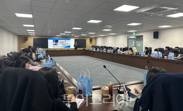 Sh수협은행은 전국 해양수산부 소속기관 청년인턴을 대상으로 '사회초년생을 위한 자산관리 교육'을 실시했다. /사진-Sh수협은행