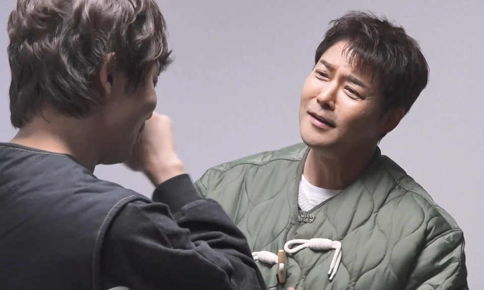 /사진='나 혼자 산다', 전현무 박천휴 작가 '뉴욕템' 선물에 감동